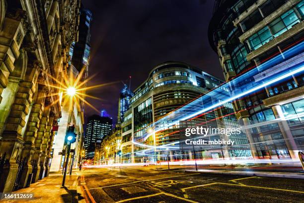 光跡のロンドンの街の夜景 - street light ストックフォトと画像