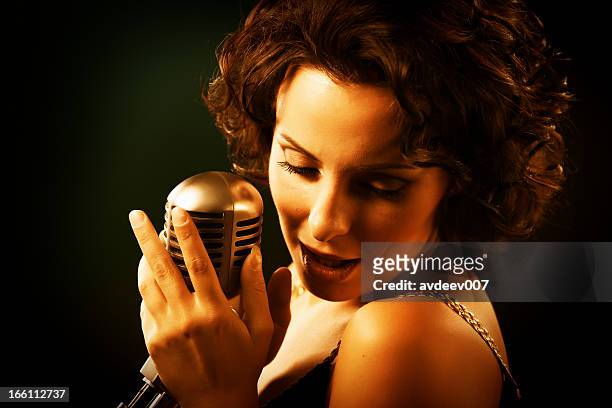 woman singing - nattklubbssångare bildbanksfoton och bilder