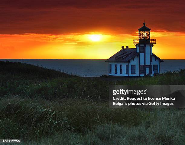 sunset, point cabrillo lighthouse, california, usa - forte bragg - fotografias e filmes do acervo