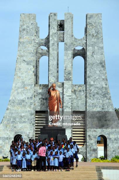 kwame nkrumah mausoleum - ghanian students pose for a photo with the father of ghana's independence, accra, ghana - ghana culture stock pictures, royalty-free photos & images