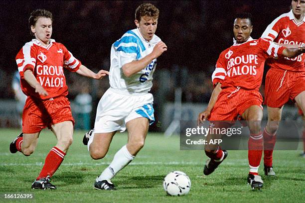Players are pictured during the French D1 football match Valenciennes vs Marseille , on May 20, 1993 in Valenciennes. AFP PHOTO /SEBASTIEN VERDIERE /...