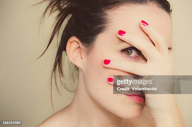 misterious girl with red nails and hand on face. - faute photos et images de collection
