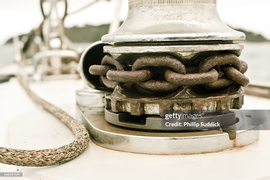 Sailing yacht anchor winch