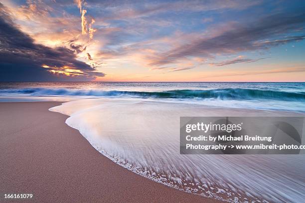 coastal colors - azenhas do mar, portugal - azenhas do mar imagens e fotografias de stock