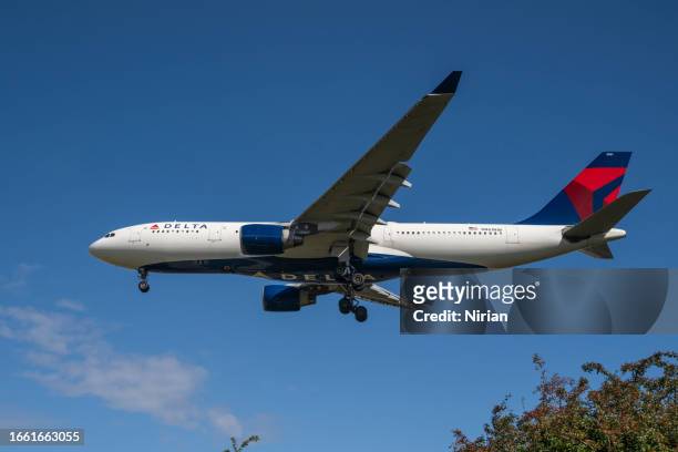 airbus a330-223 - delta air lines - airbus a330 stock pictures, royalty-free photos & images