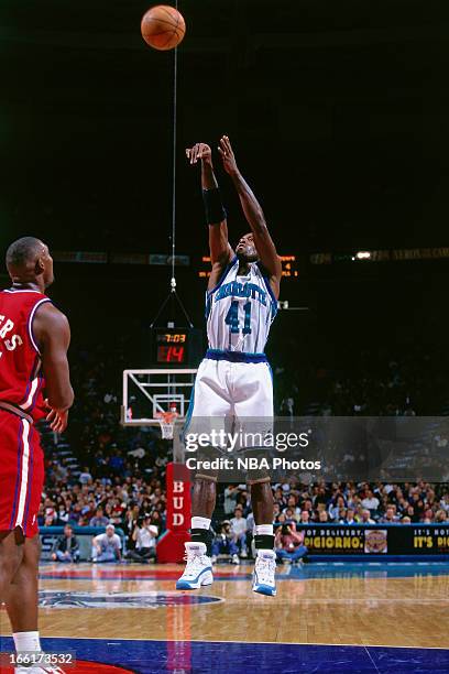 Glen Rice of the Charlotte Hornets shoots the ball against the Los Angeles Clippers circa 1998 at the Charlotte Coliseum in Charlotte, North...