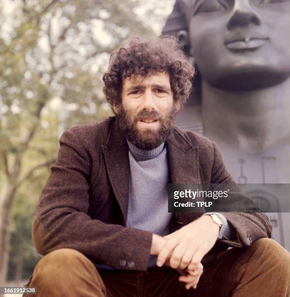 American actor Elliott Gould poses for a portrait in London, England, September 3, 1970.
