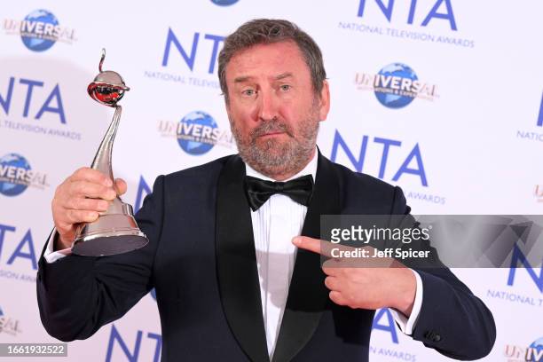 Lee Mack poses with the award for Quiz Game Show for "The 1% Club" in the National Television Awards 2023 Winners Room at The O2 Arena on September...