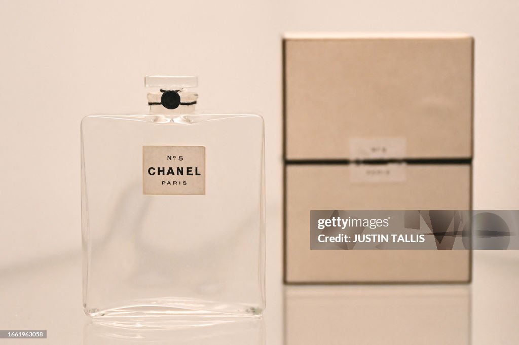 FASHION-BRITAIN-CHANEL-EXHIBITION-CULTURE