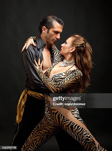 junges paar-tanz - tango black stock-fotos und bilder