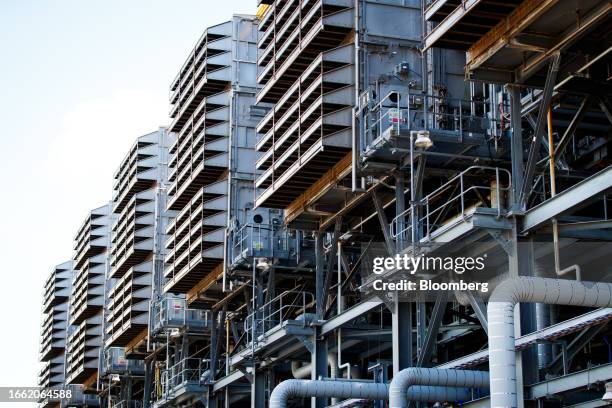 Shell Lng Process 412 Lng Process Stock Photos, High-Res Pictures, and Images - Getty Images