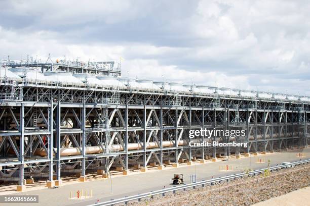 Shell Lng Process 412 Lng Process Stock Photos, High-Res Pictures, and Images - Getty Images