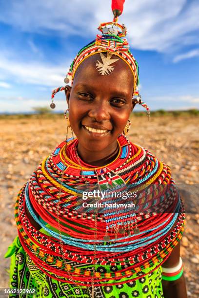 retrato de mulher africana da tribo samburu, quênia, áfrica - cultura tribal africana - fotografias e filmes do acervo