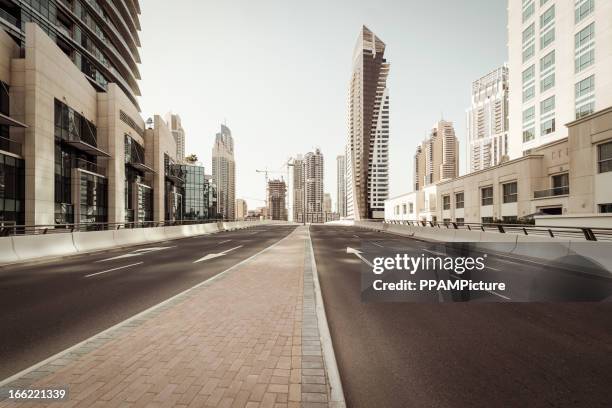 modern architecture - dubai road stock pictures, royalty-free photos & images