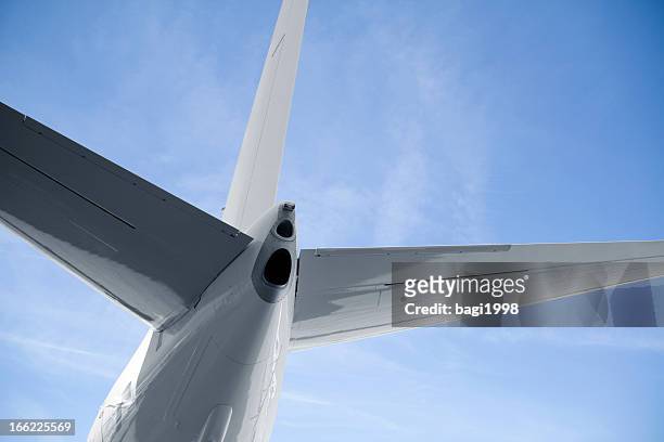 passagierflugzeug flugzeug - flugzeugrumpf stock-fotos und bilder