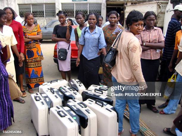 Officials of the National Civic Registration stands beside the biometrics and automated finger-print systems 18 February 2003, at the Dodan Barracks...