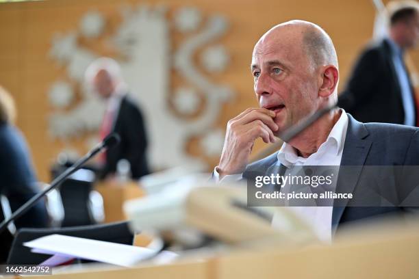 September 2023, Thuringia, Erfurt: Wolfgang Tiefensee , Minister of Economics of Thuringia, waits for the start of a question hour in the Thuringian...