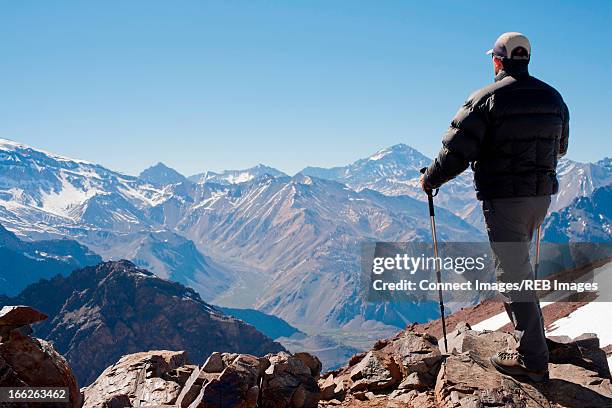 hiker overlooking snowy mountains - sunday in the valley fotografías e imágenes de stock