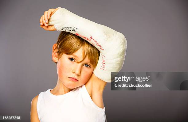 broken arm - boy armpit stock-fotos und bilder