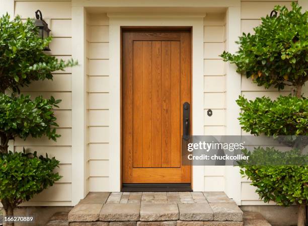 la puerta frontal - entrada de casa fotografías e imágenes de stock