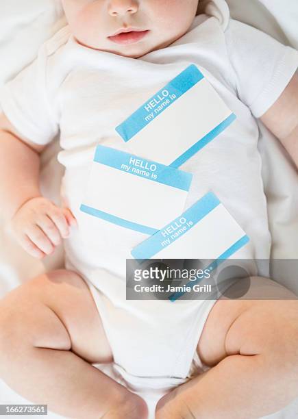 identity labels belly of baby boy (2-5 months) - identity stock-fotos und bilder