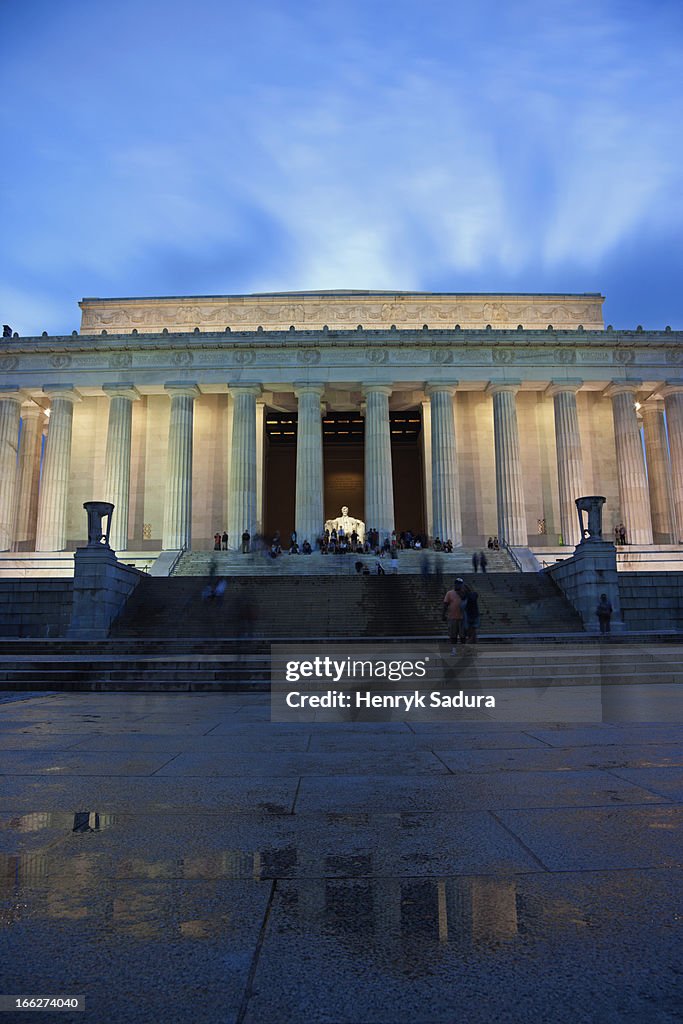 USA, Columbia, Washington DC, Lincoln Memorial at dusk