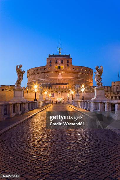 italy, rome, castle sant' angelo, ponte sant'angelo - sant angelo stockfoto's en -beelden