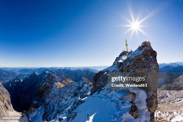 germany, bavaria, wetterstein mountains, zugspitze, summit cross - zugspitze stockfoto's en -beelden