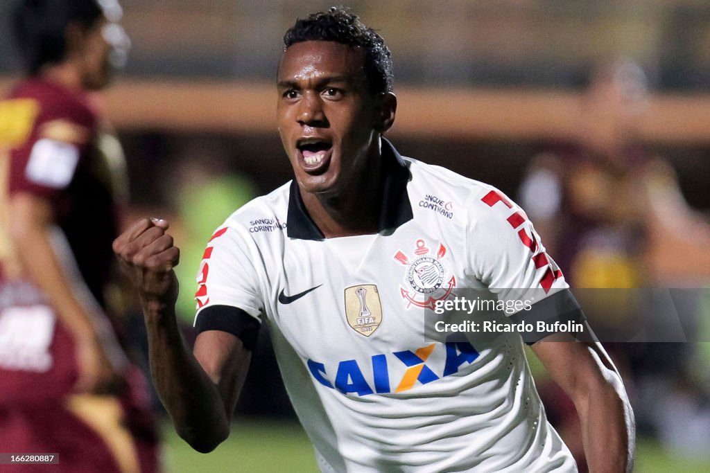 Corinthians v San Jose - Copa Bridgestone Libertadores 2013