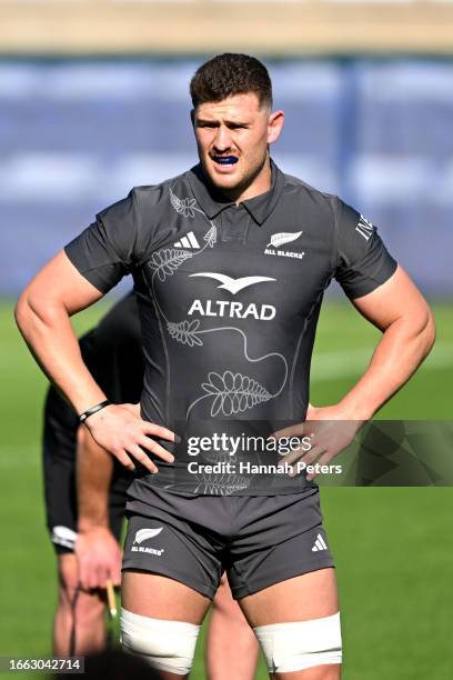 Dalton Papali'i of the All Blacks warms up during a New Zealand All Blacks training session on September 06, 2023 in Lyon, France.