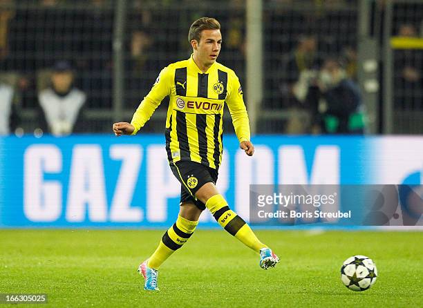 Mario Goetze of Dortmund runs with the ball during the UEFA Champions League quarter-final second leg match between Borussia Dortmund and Malaga at...