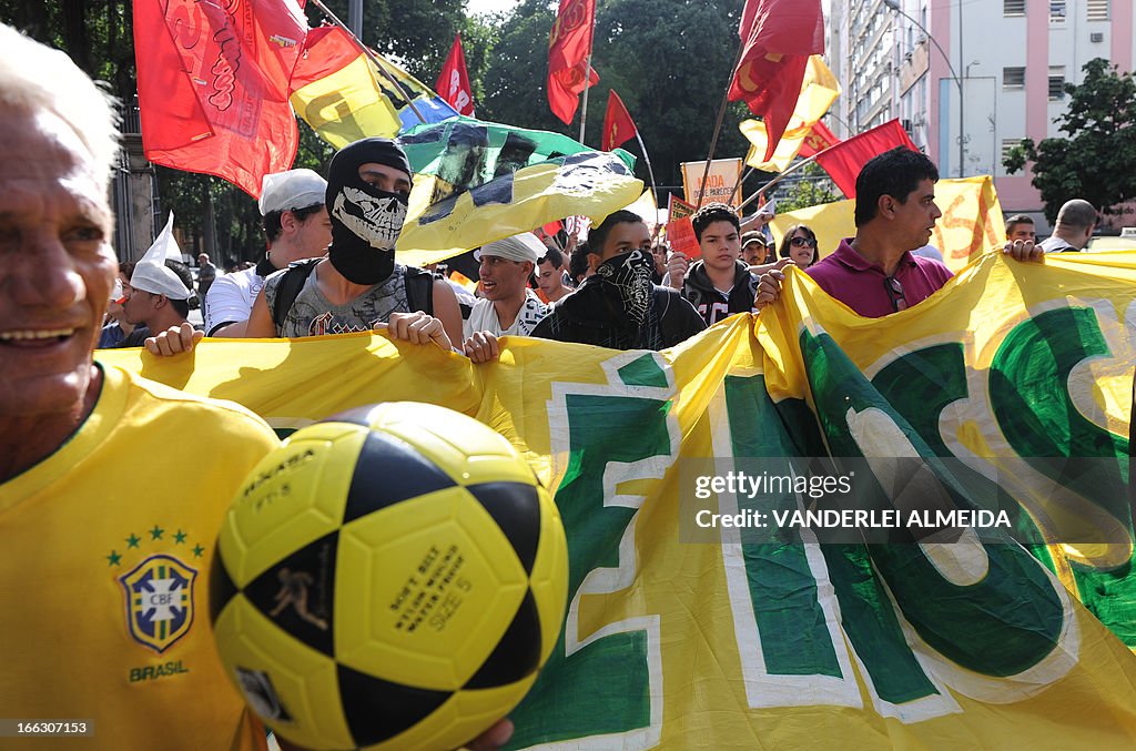 FBL-BRAZIL-WC2014-MARACANA-PROTEST-PRIVATIZACION