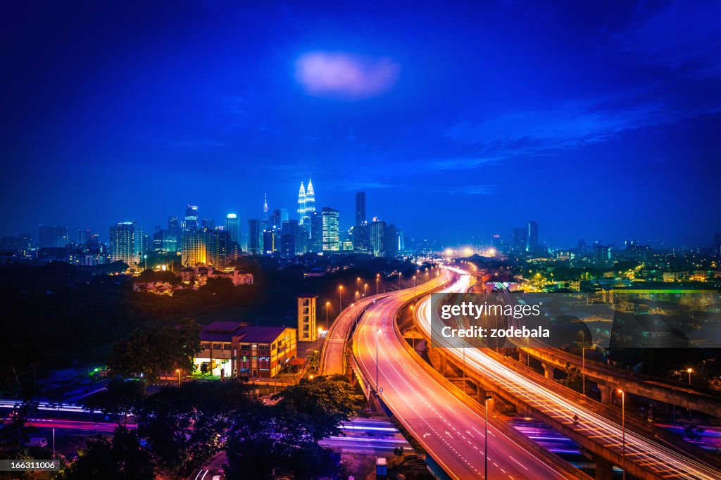 Paisaje de la ciudad de Kuala Lumpur, por la noche, Malasia