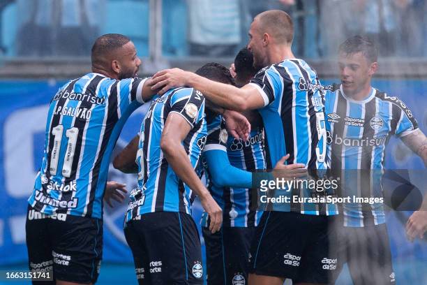 Luis Suárez of Gremio celebrating his goal with his teammates during Brasileirao Serie A match between Gremio and Cuiba at Arena do Gremio on...
