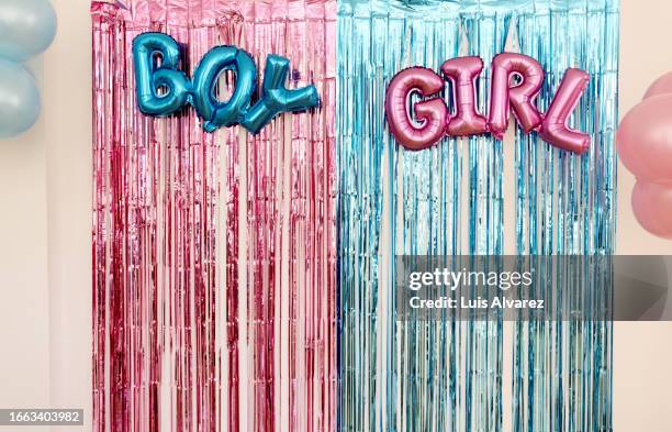 gender reveal party decoration at home - annonce naissance photos et images de collection