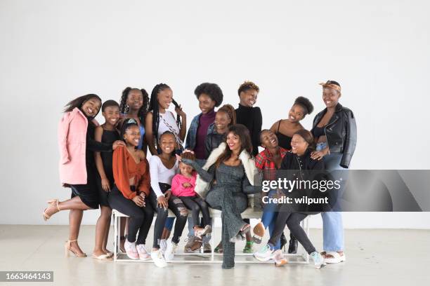 black female group studio laughing looking at the camera portrait - 青少年組織 個照片及圖片檔