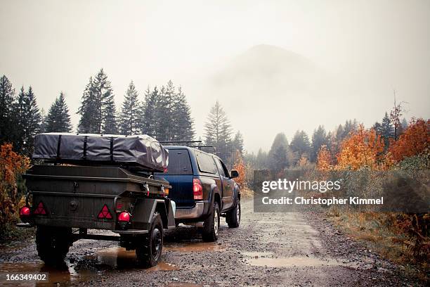 harrison-lillooet road trip. - pick up truck stock-fotos und bilder