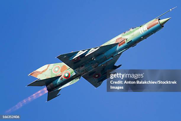 a bulgarian air force mig-21bis with full afterburner, bulgaria. - mig 21 bis stock-fotos und bilder