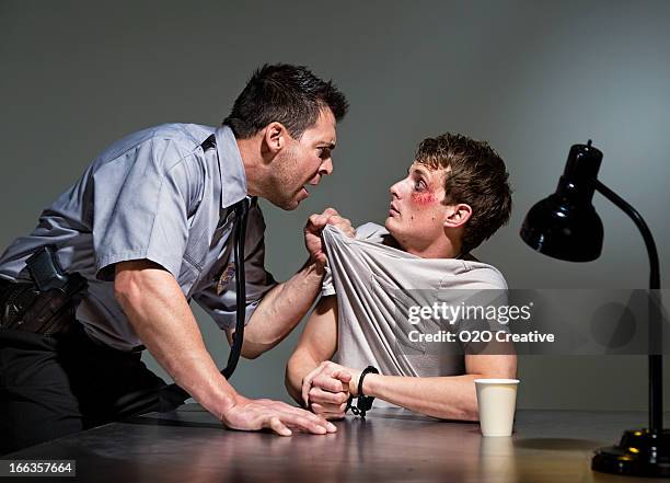 di polizia interrogatorio - interrogatorio foto e immagini stock