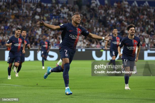 Kylian Mbappe of PSG celebrates with team mates after scoring a first half penalty to give the side a 1-0 lead during the Ligue 1 Uber Eats match...