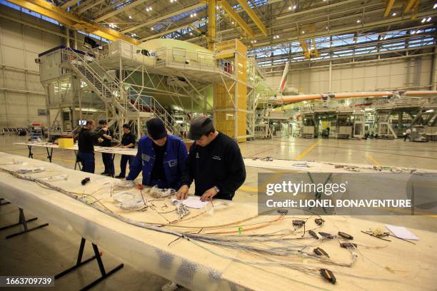 Picture taken 30 November 2006 in Toulouse-Blagnac, southern France shows an A 380 Airbus plane's assembly line. AFP PHOTO LIONEL BONAVENTURE