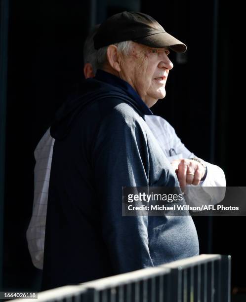 Ian Collins is seen during the Carlton Blues training session at Ikon Park on September 14, 2023 in Melbourne, Australia.