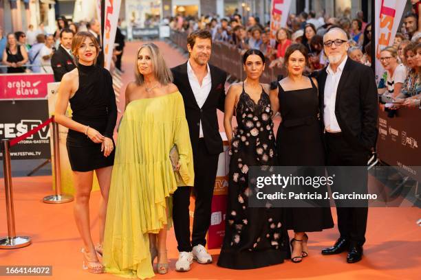 Andrea Guasch, Miriam Díaz-Aroca, Manu Baqueiro, Itziar Miranda, Aida Folch and Roberto Alvarez attend the 'Amar Es Para Siempre' premiere at the...