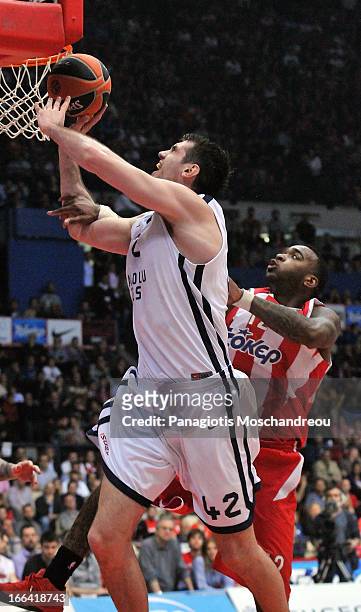 Stanko Barac, #42 of Anadolu Efes Istanbul competes with Josh Powel, #12 of Olympiacos Piraeus during the Turkish Airlines Euroleague 2012-2013 Play...