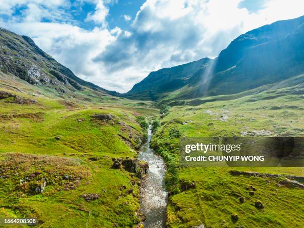 drone view of glencoe, scotland - glen etive stockfoto's en -beelden