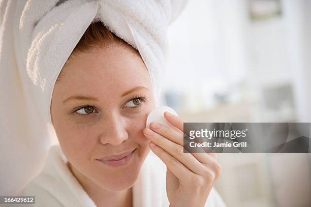 woman cleaning face with cleansing pad - cotton pad stock pictures, royalty-free photos & images