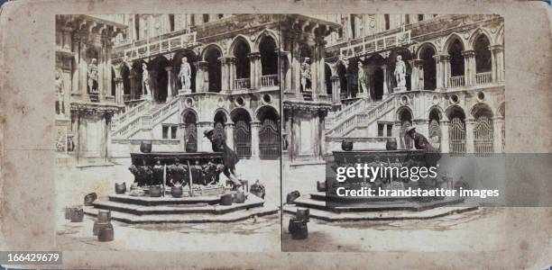 Venecia. Fountain and Scala di Gianti in the Doge's Palace. About 1880. Stereo photograph. Venedig. Brunnen und Scala die Giganti im Dogenpalast. Um...