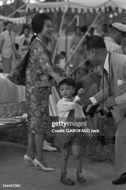 Close-Up Of King Bhumibol Adulyadej And Queen Sirikit, Sovereigns Of Thailand. Thaïlande- Bangkok- 1961- Le roi BHUMIBOL ADULYADEJ et la reine...