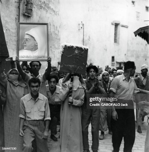 Tensions In Morocco At The Approach Of The Celebration Of The Aid El Kebir : In Fes, The Medina Cut From The Rest Of The World. FEZ, foyer de l'...