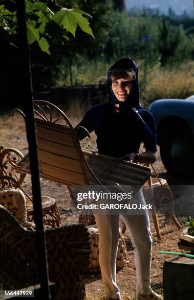 Rendezvous With Marcel Pagnol And His Wife Jacqueline, In Saint Tropez. Saint-Tropez - juillet 1964- Jacqueline, épouse de Marcel PAGNOL, un foulard...